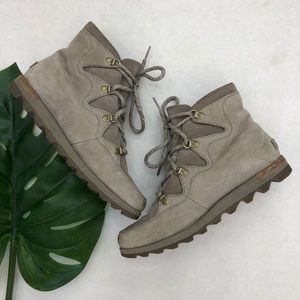 Sorel Grey Suede Lace Up Boots Size 10